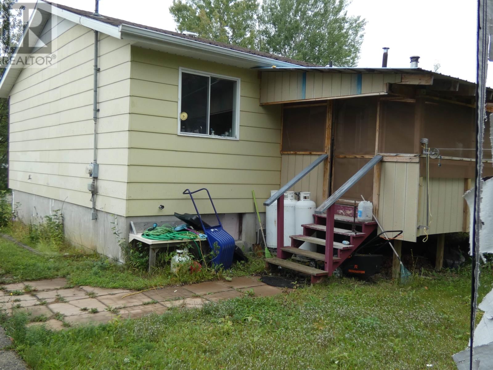 423 BIRCH CRES Image 3