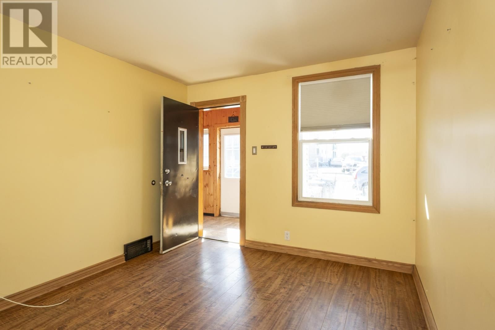 118 SELKIRK ST Image 14