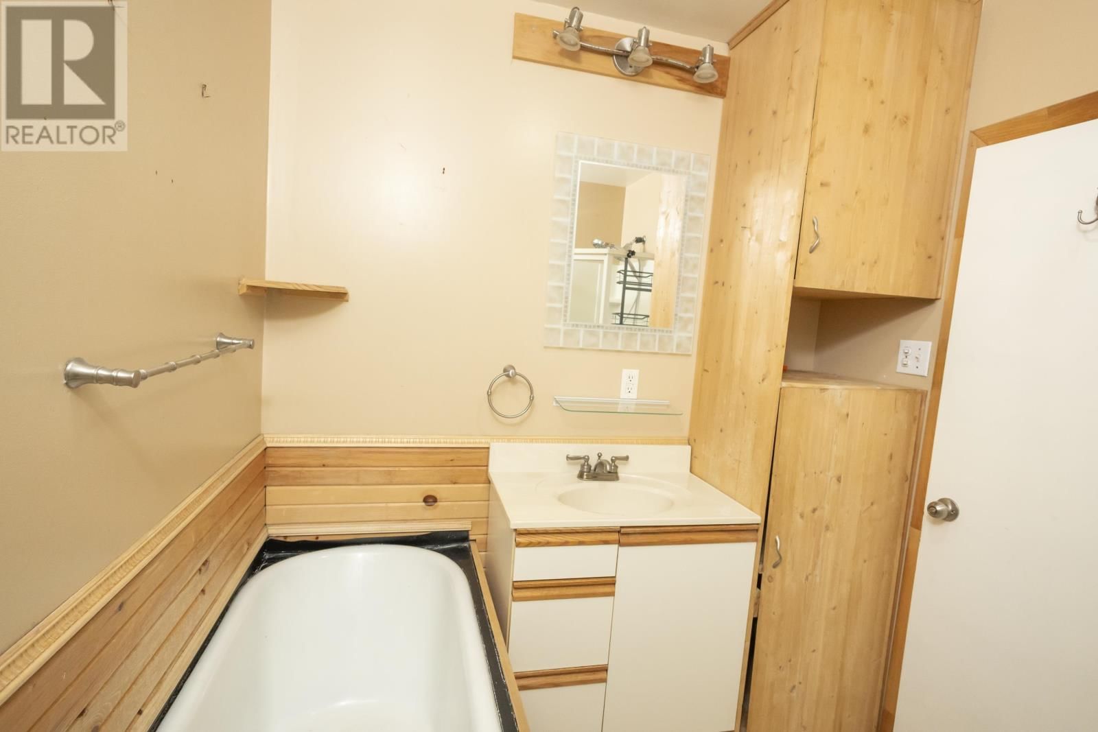 118 SELKIRK ST Image 23