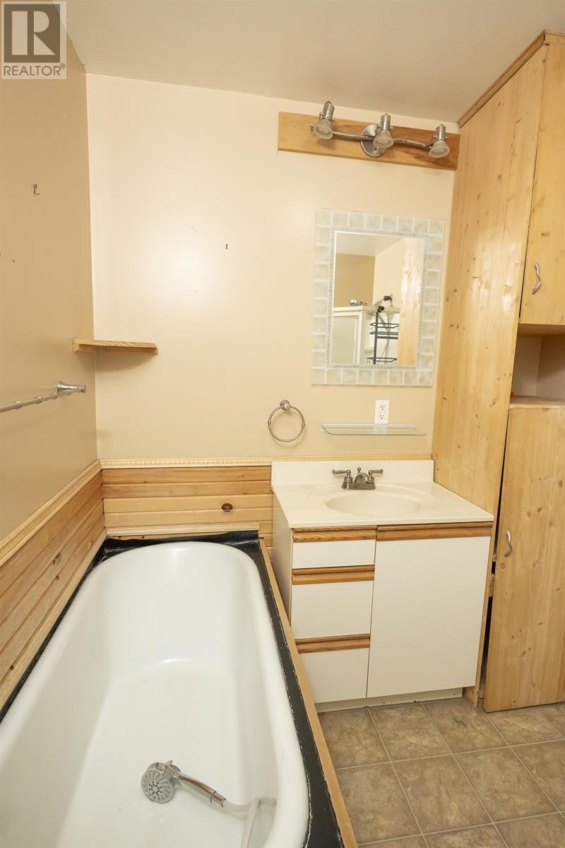 118 SELKIRK ST Image 24