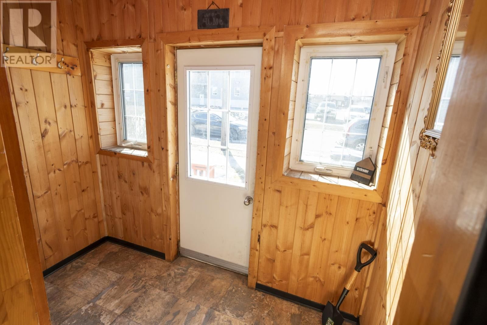 118 SELKIRK ST Image 28