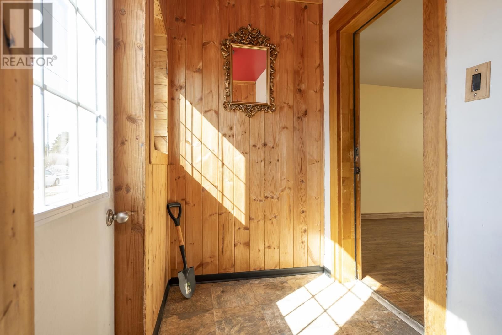 118 SELKIRK ST Image 29