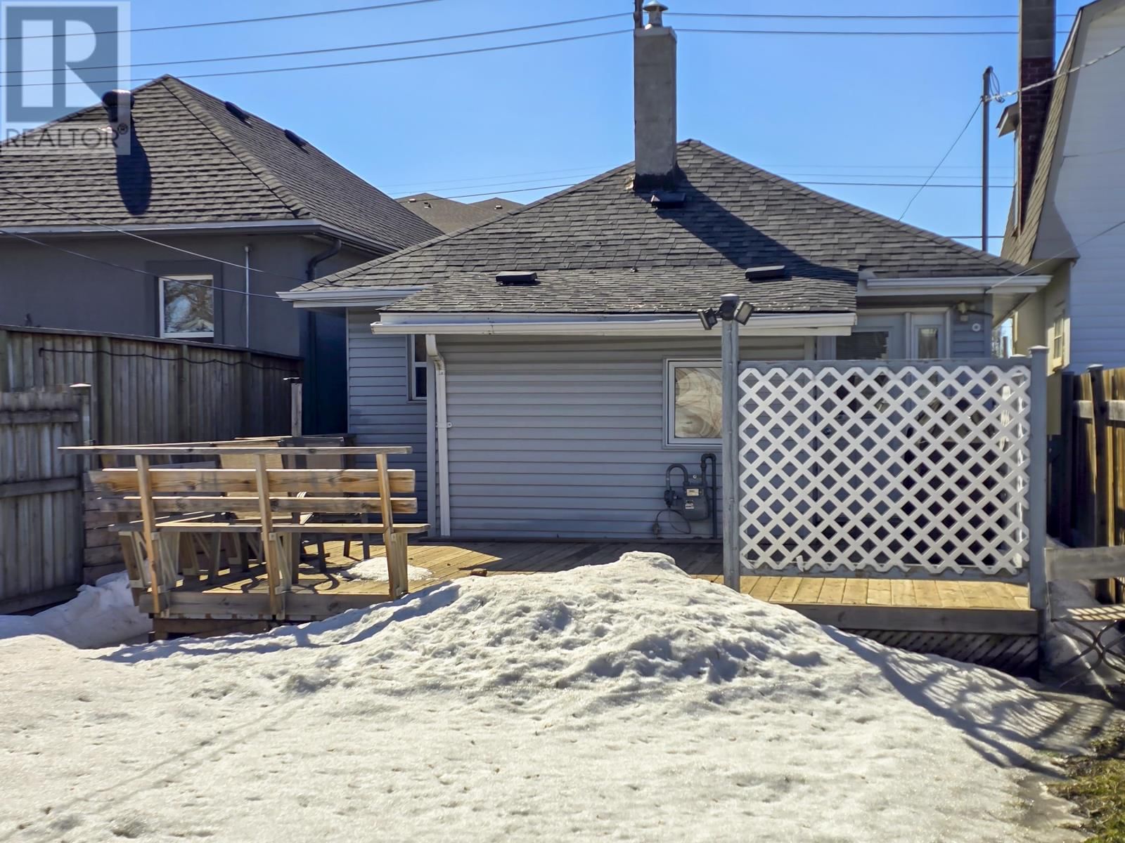 118 SELKIRK ST Image 32