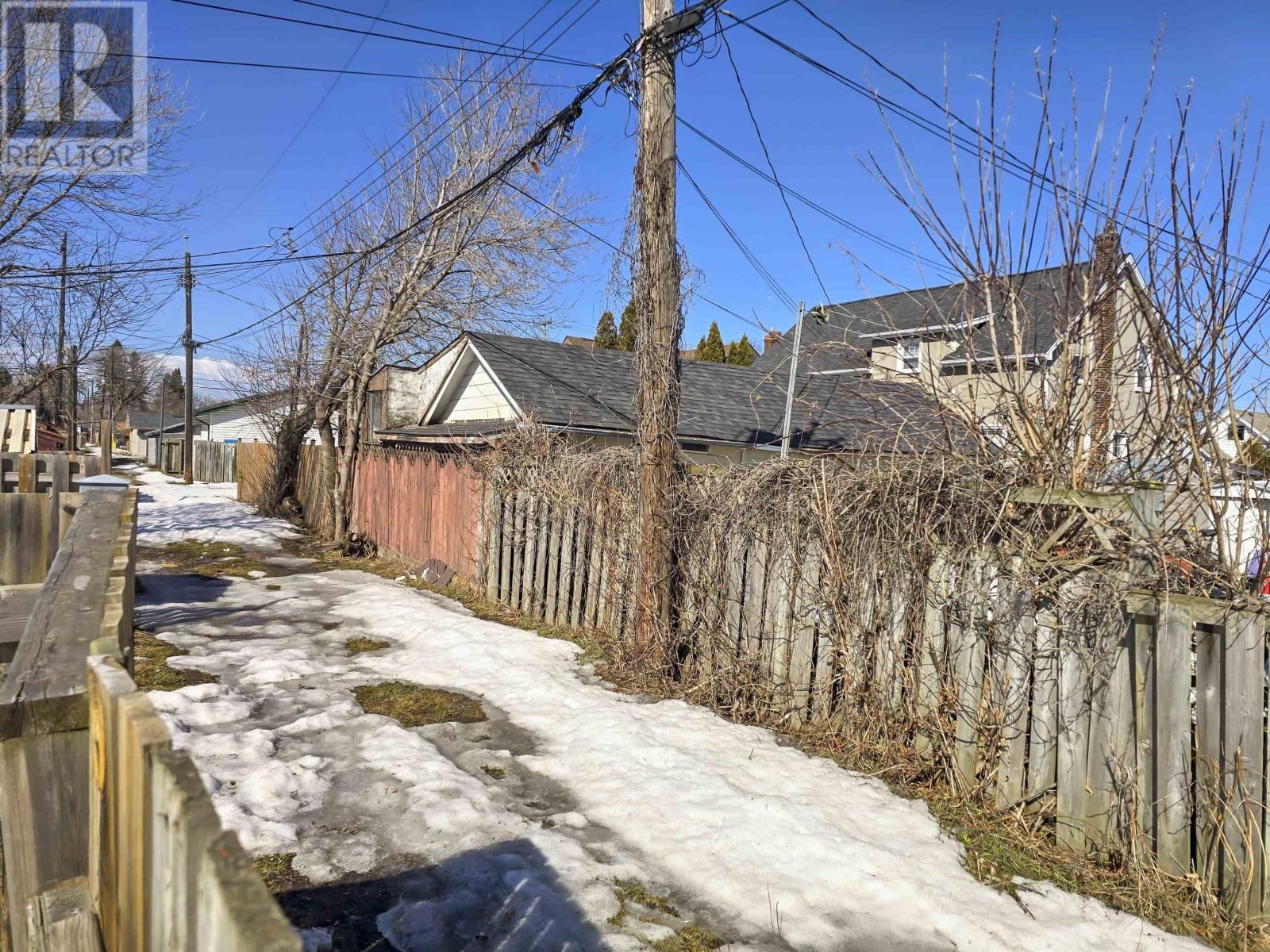 118 SELKIRK ST Image 35