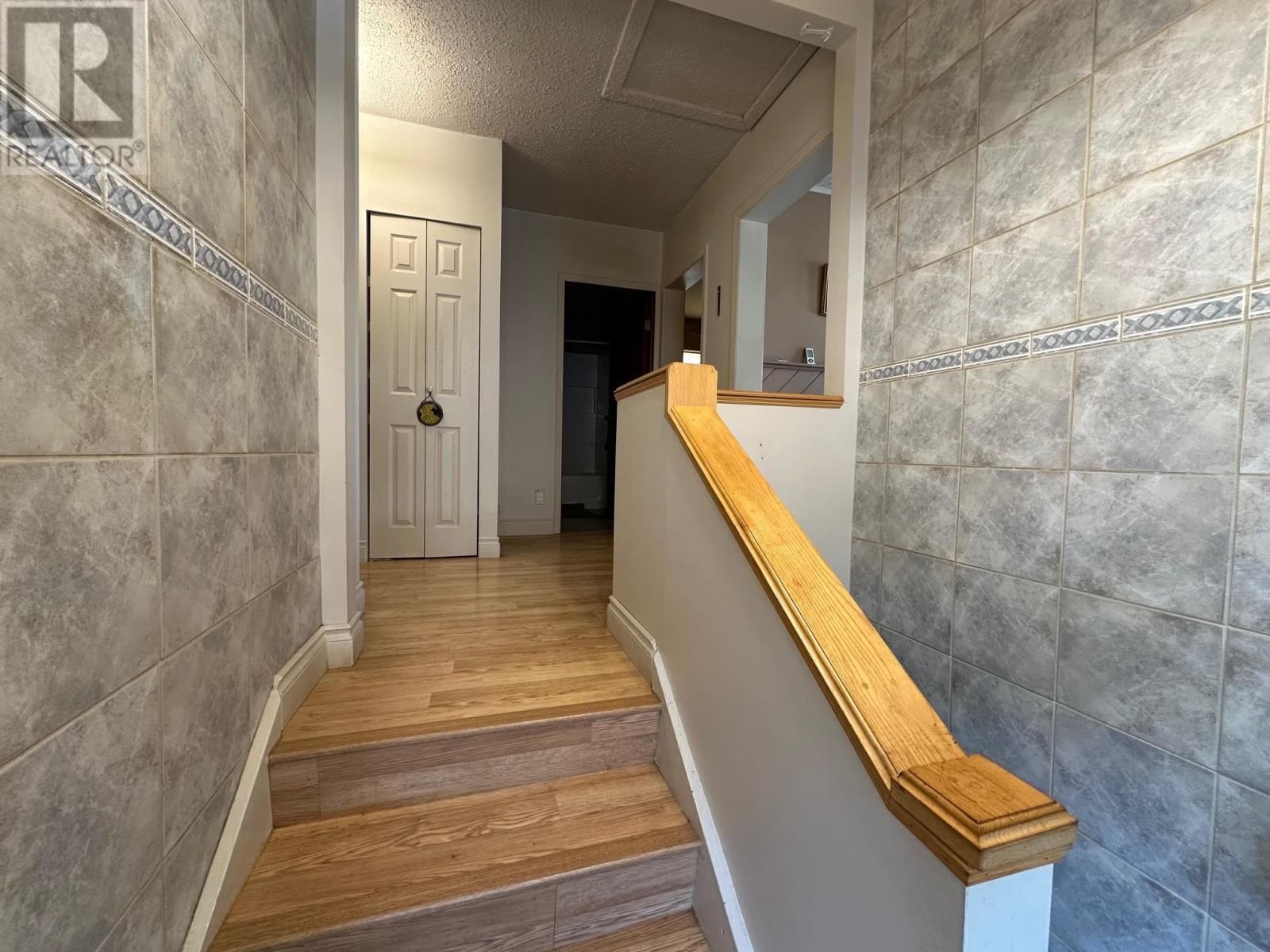 206 SHUNIAH ST Image 16