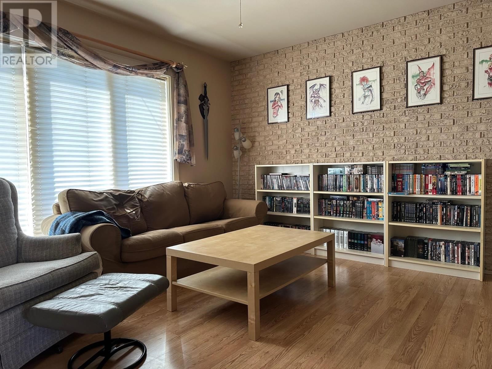 206 SHUNIAH ST Image 3