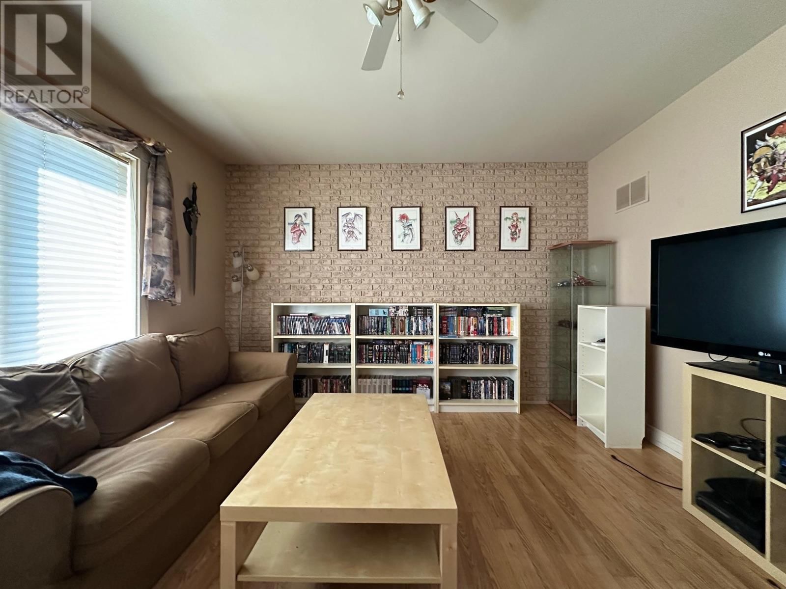 206 SHUNIAH ST Image 4