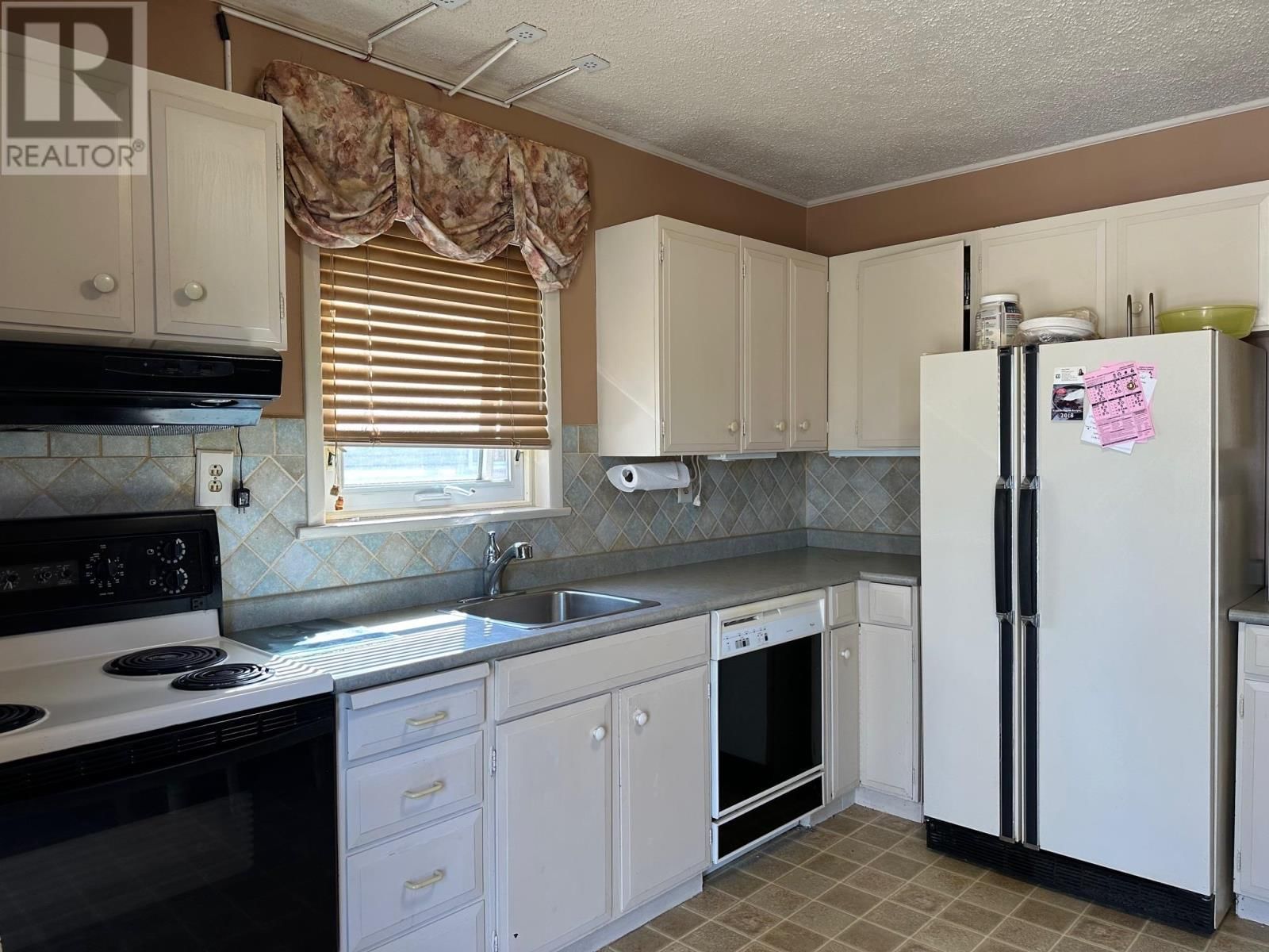 206 SHUNIAH ST Image 7