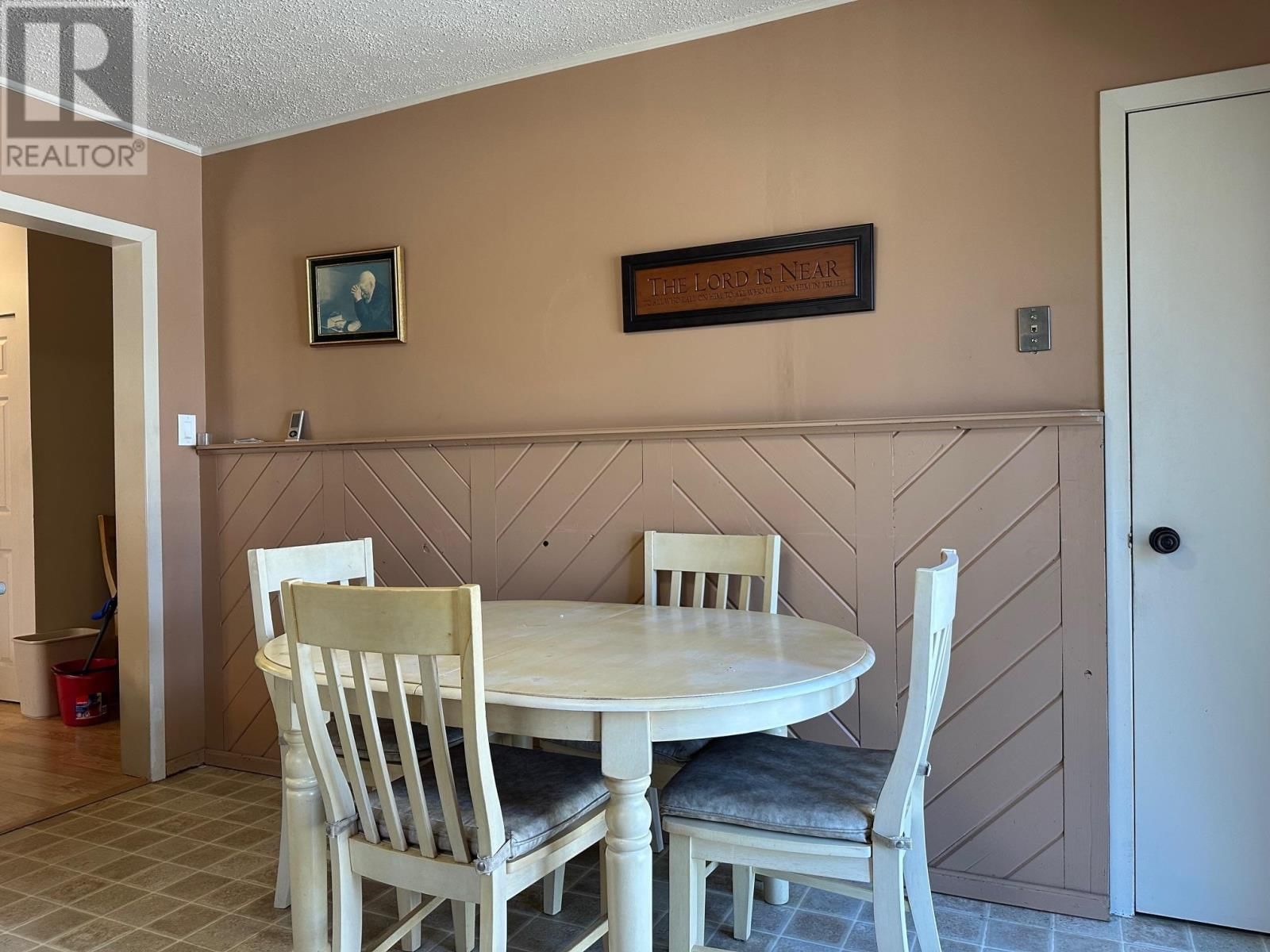 206 SHUNIAH ST Image 8