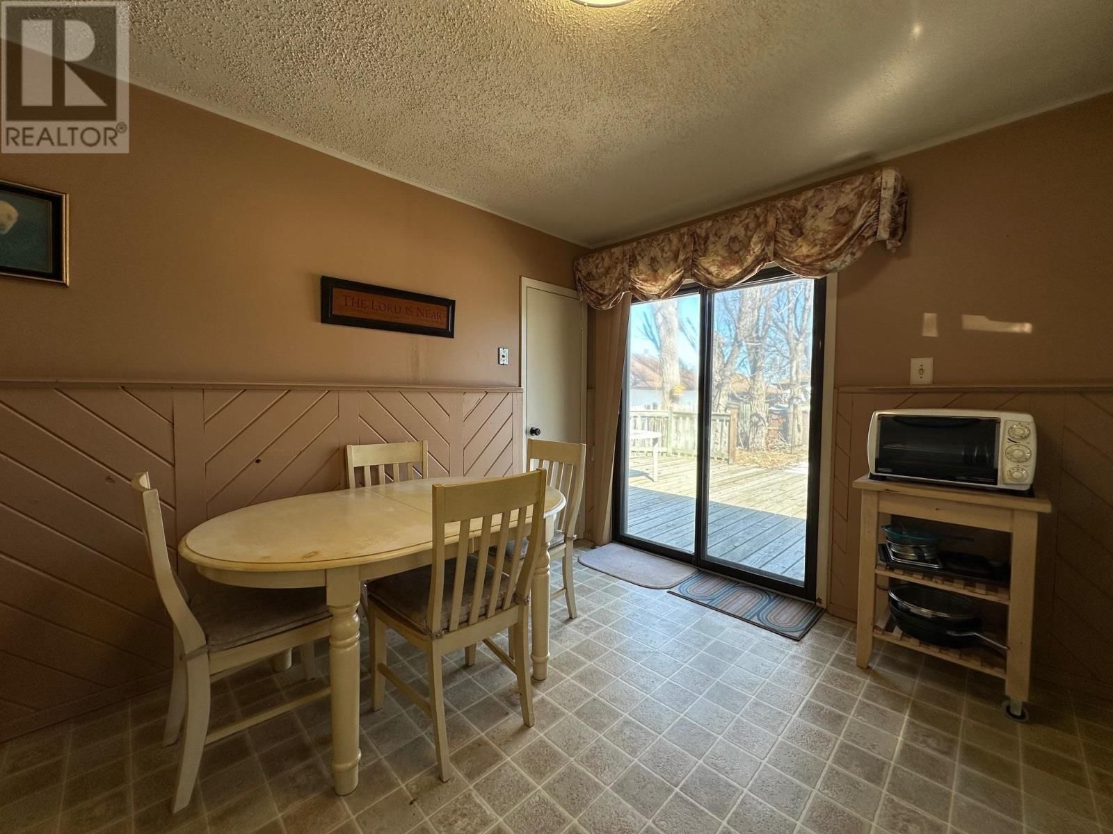 206 SHUNIAH ST Image 9