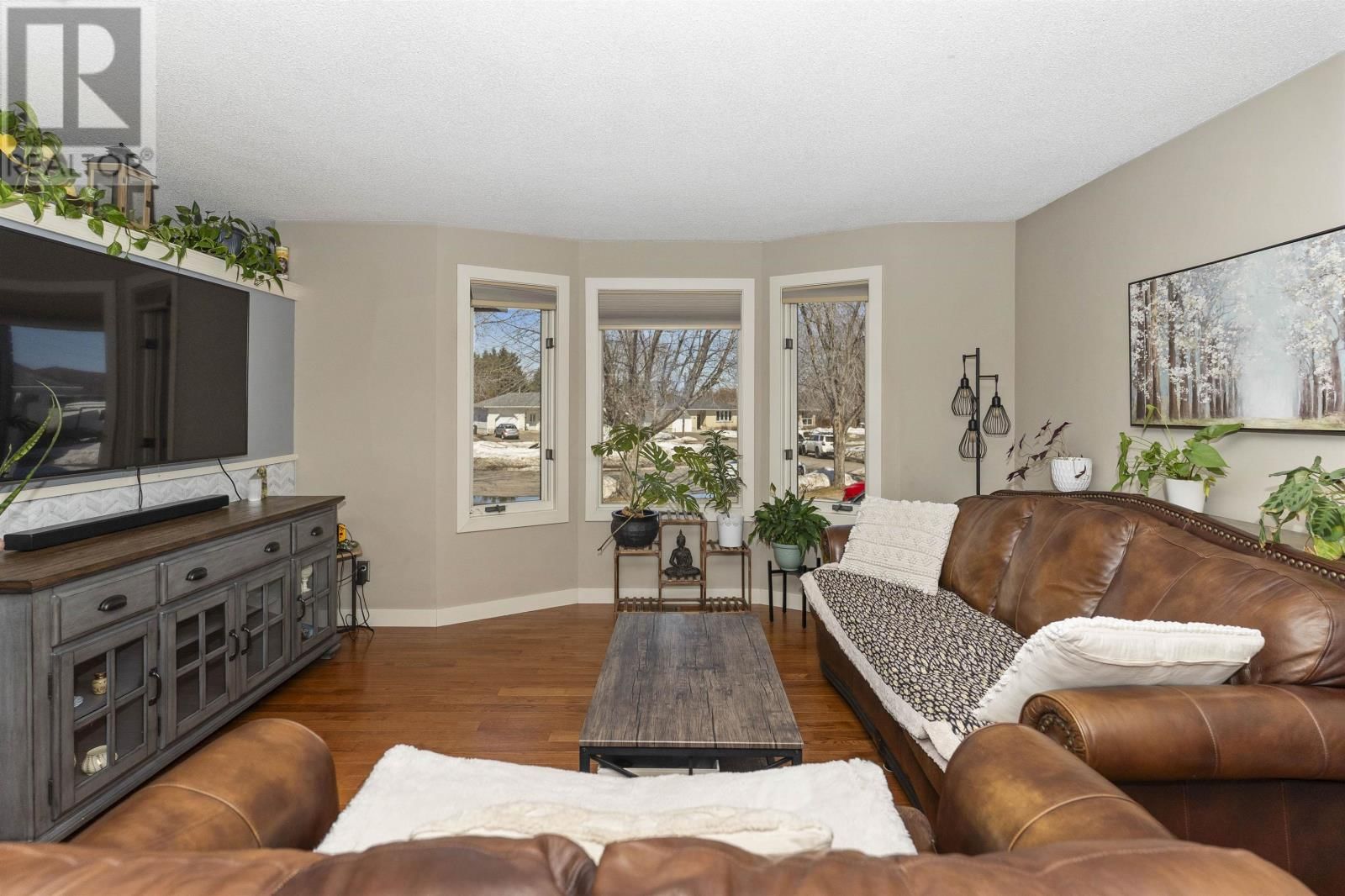 211 LINDEN CT Image 10