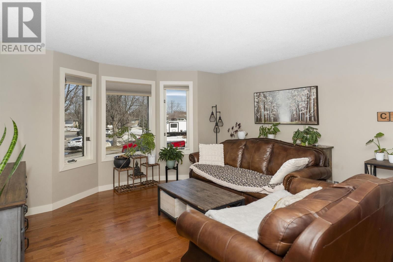 211 LINDEN CT Image 11