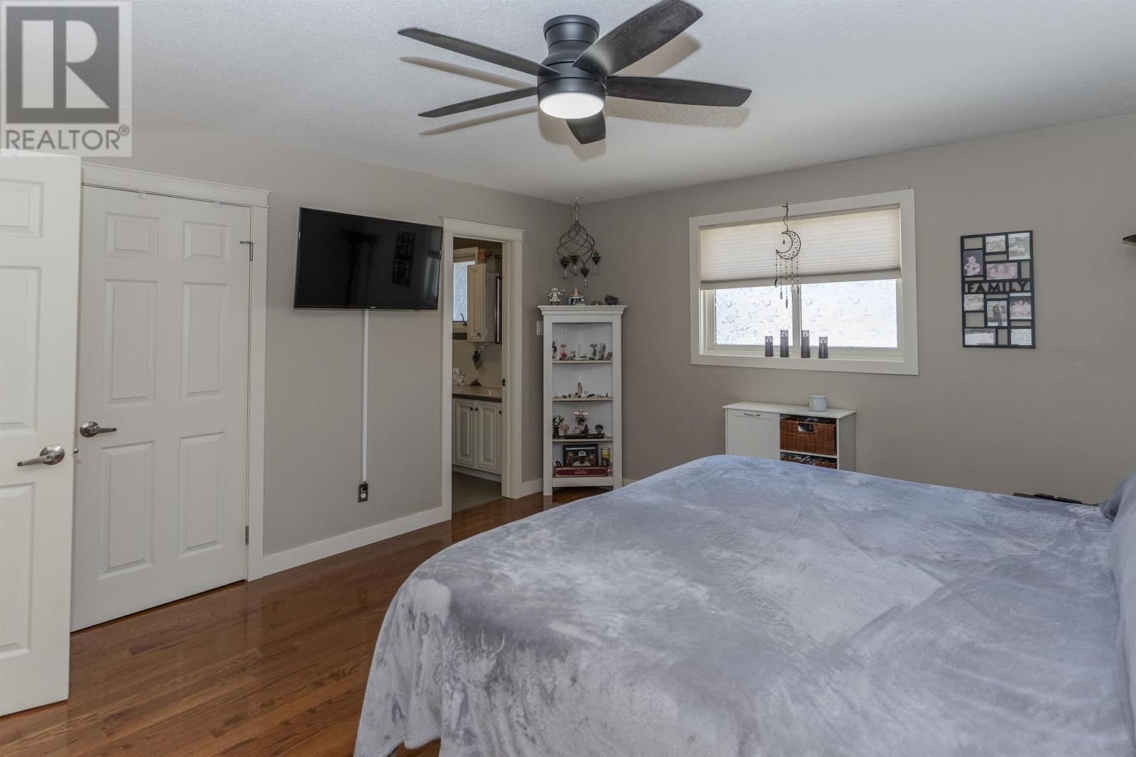 211 LINDEN CT Image 14