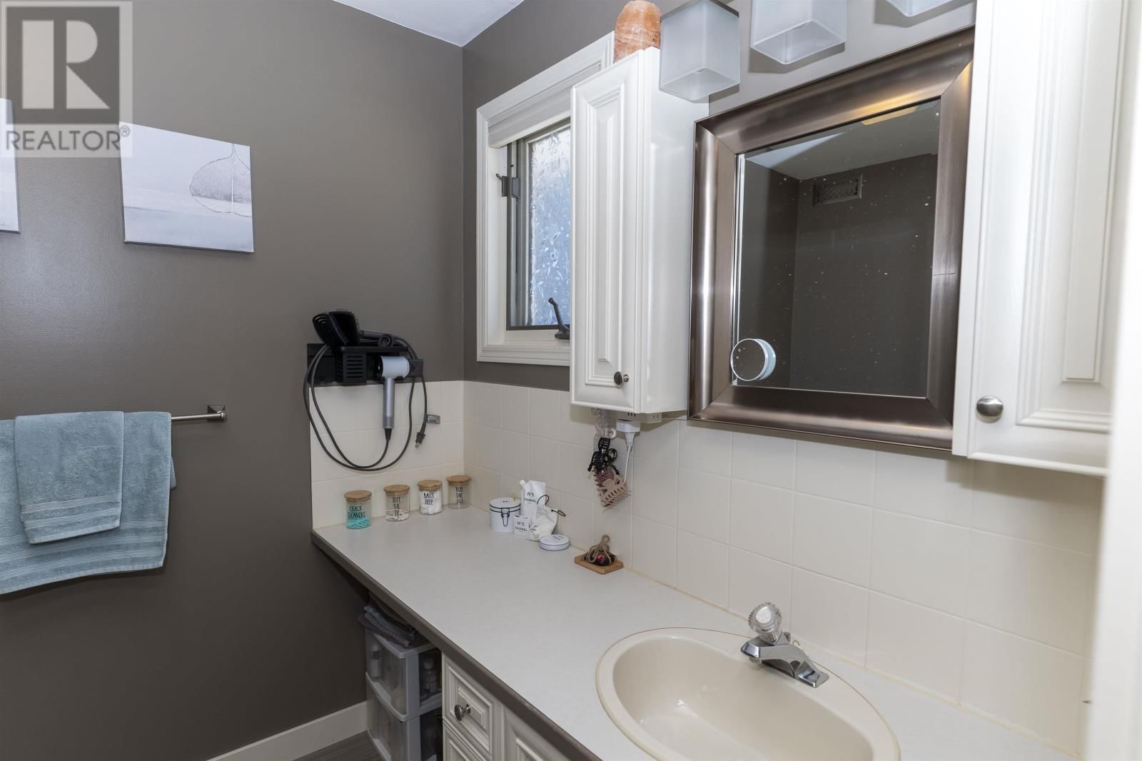 211 LINDEN CT Image 15