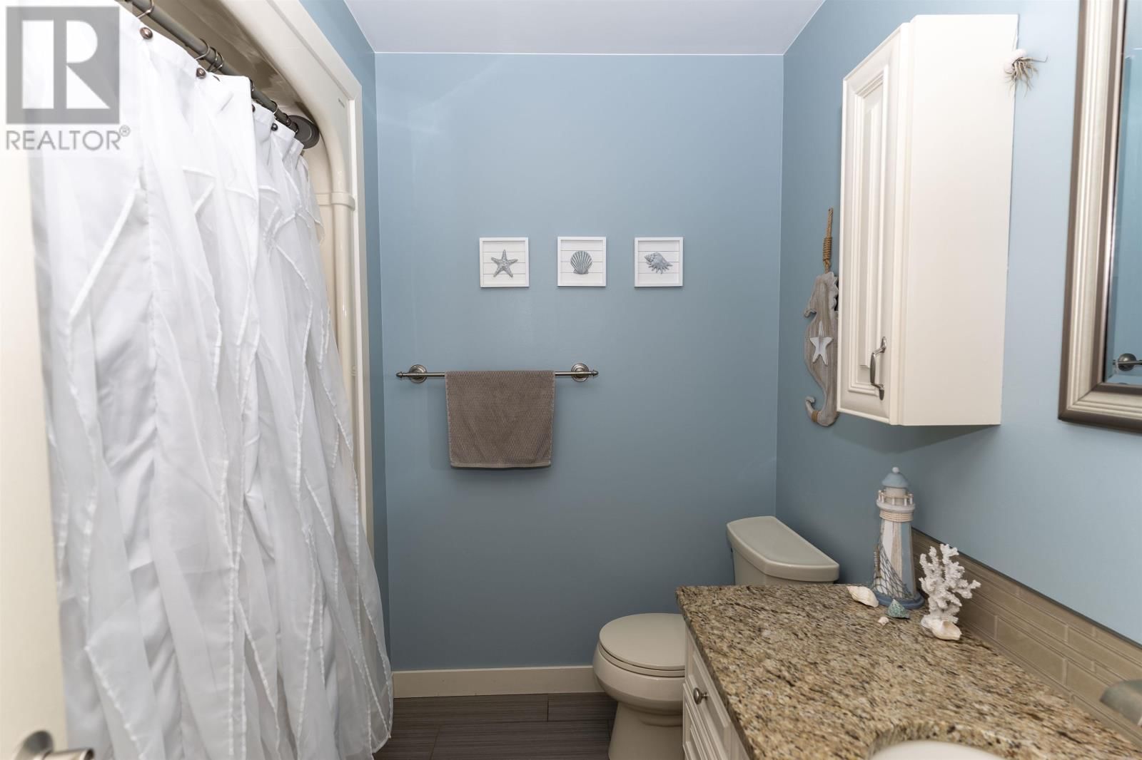 211 LINDEN CT Image 24