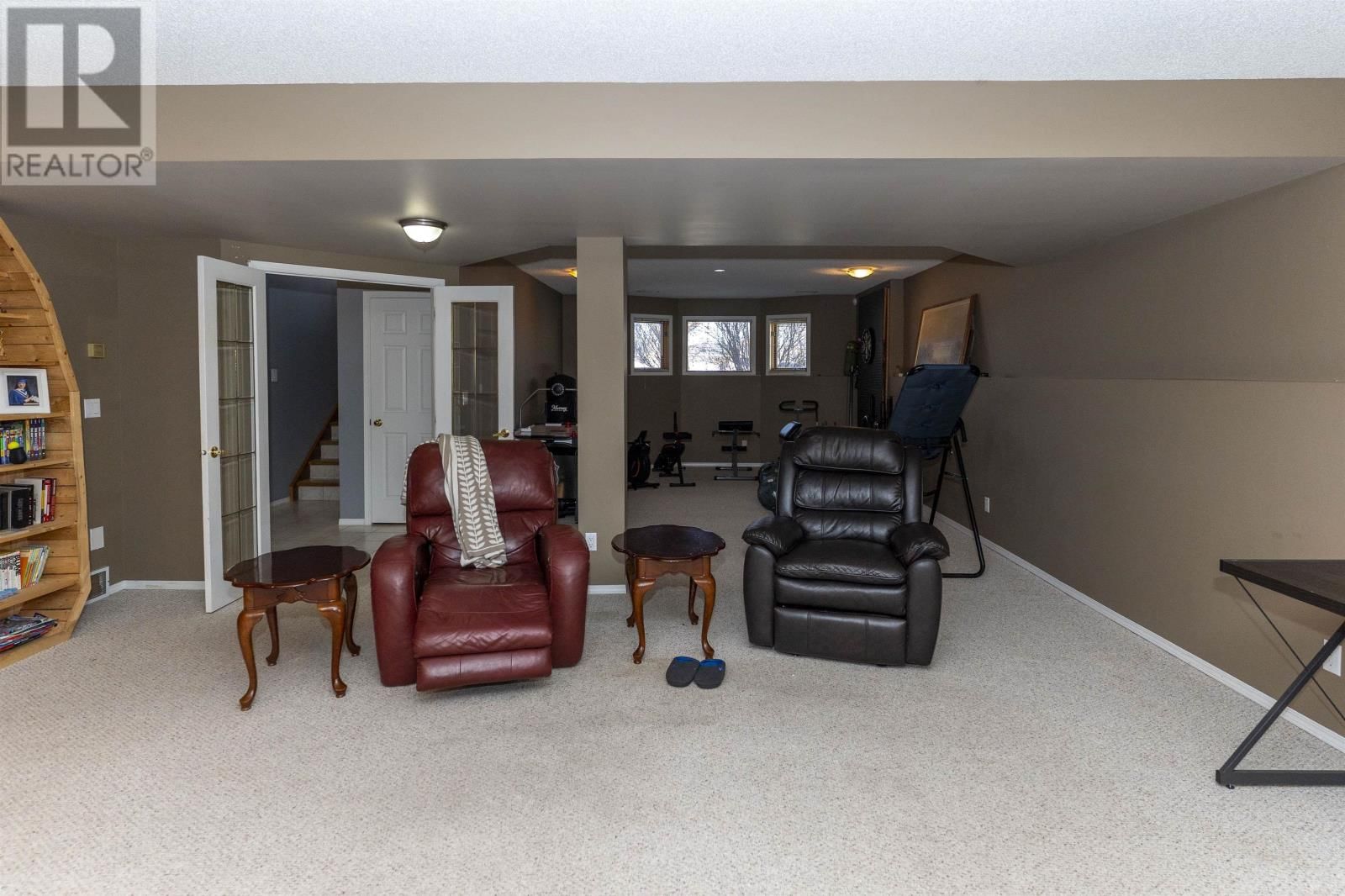 211 LINDEN CT Image 27