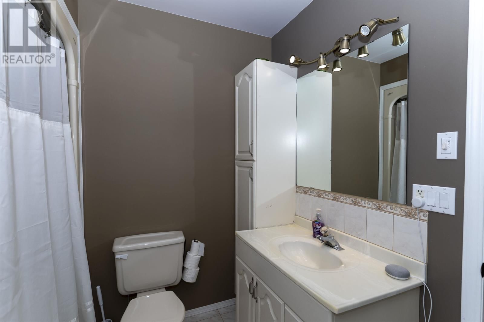 211 LINDEN CT Image 28