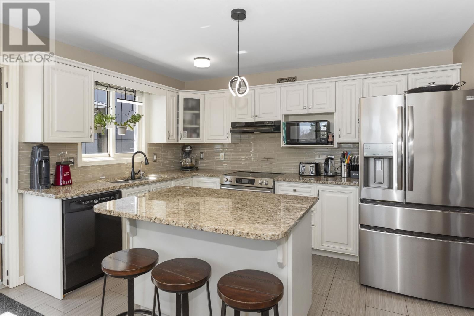 211 LINDEN CT Image 2