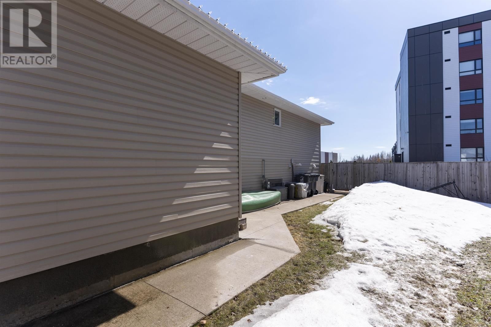 211 LINDEN CT Image 31