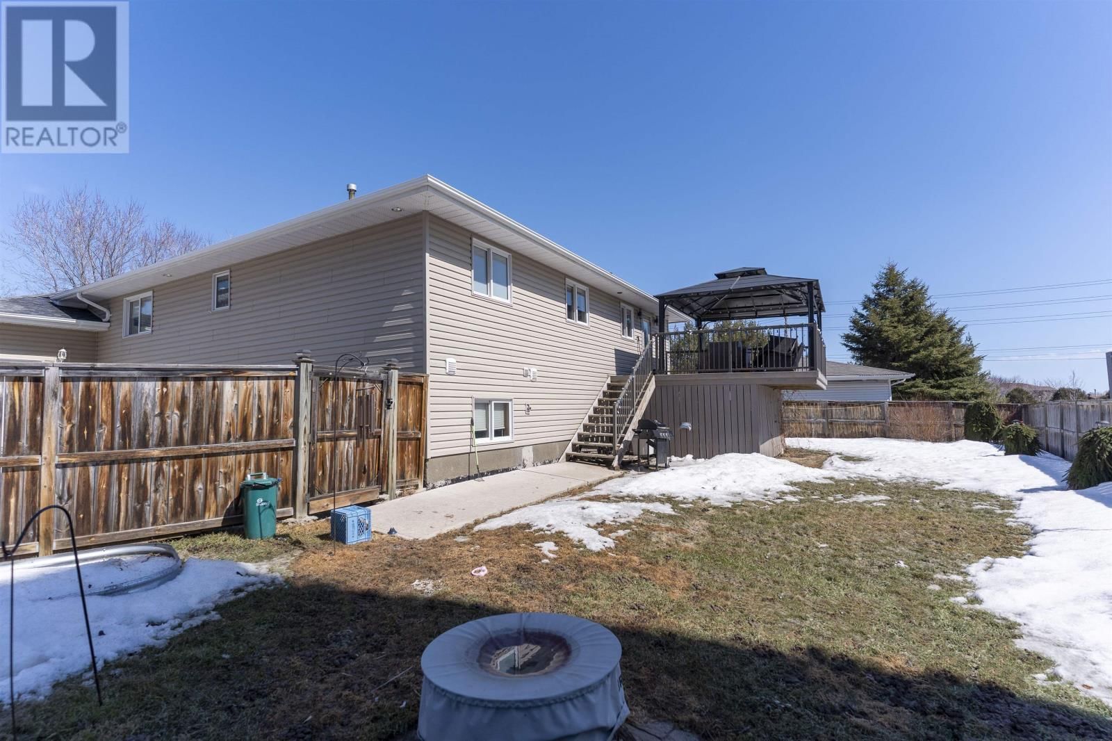 211 LINDEN CT Image 32