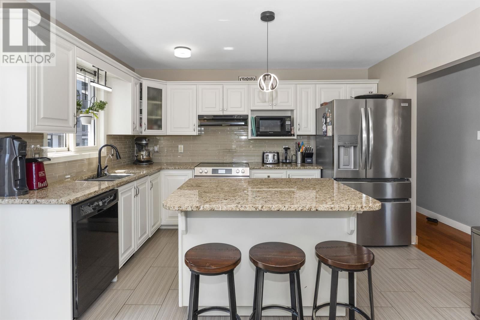 211 LINDEN CT Image 3