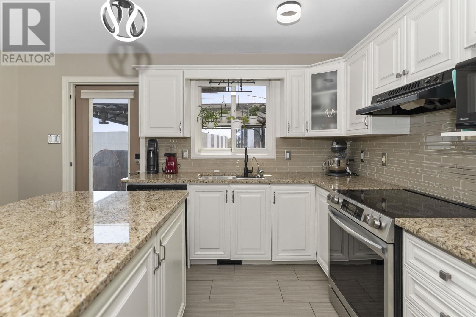 211 LINDEN CT Image 4