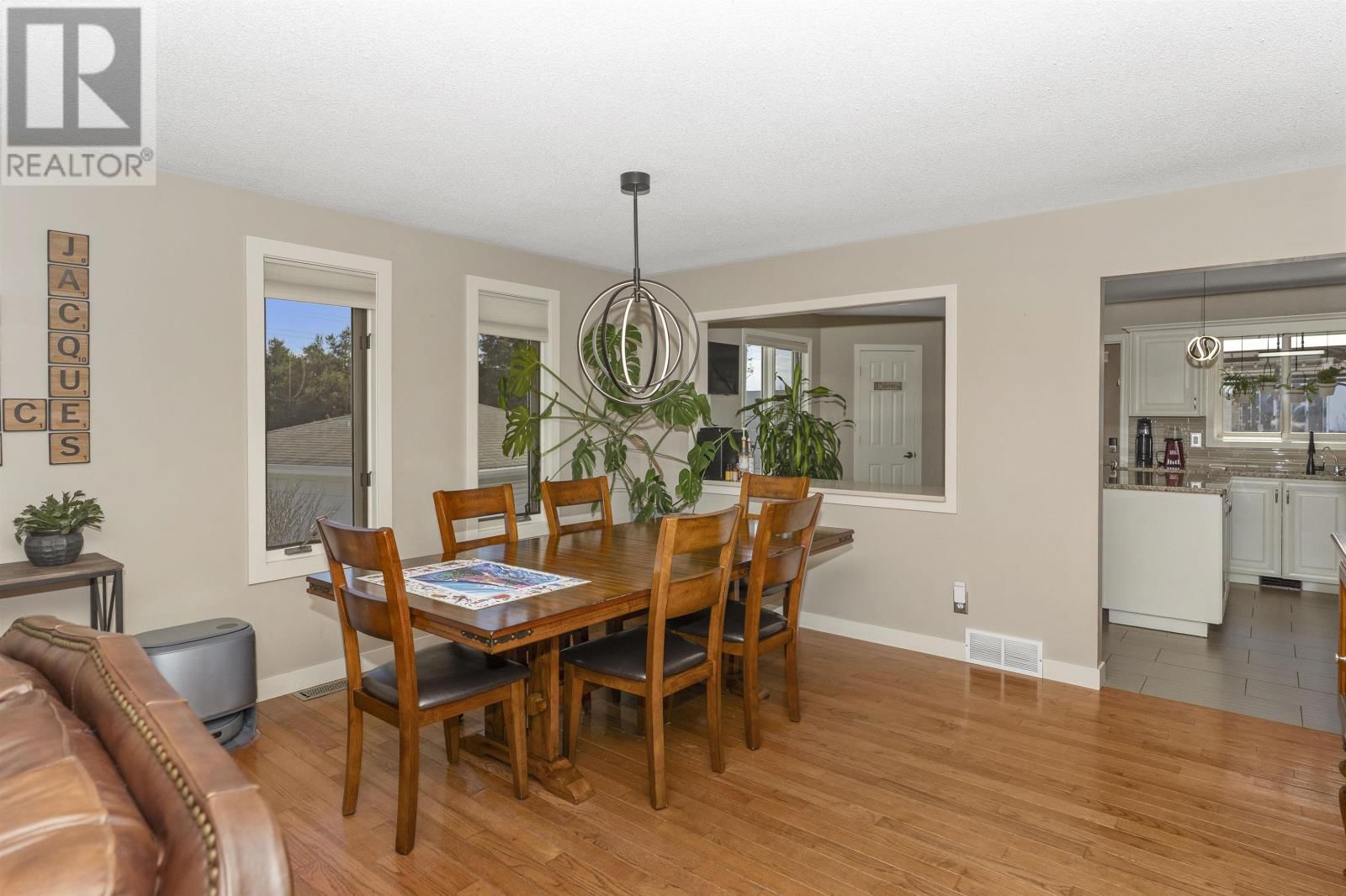 211 LINDEN CT Image 8