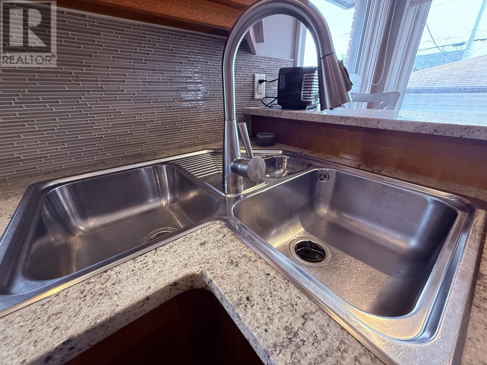 2214 ARTHUR ST Image 11