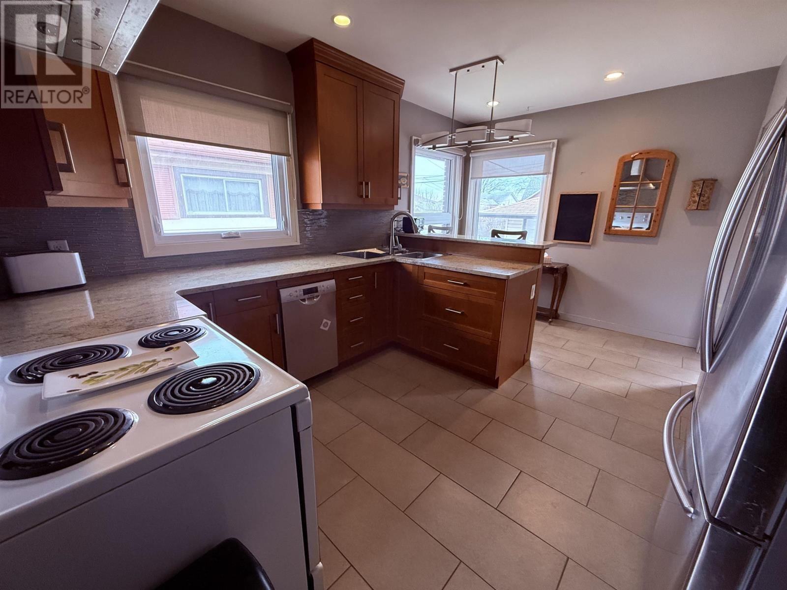 2214 ARTHUR ST Image 8