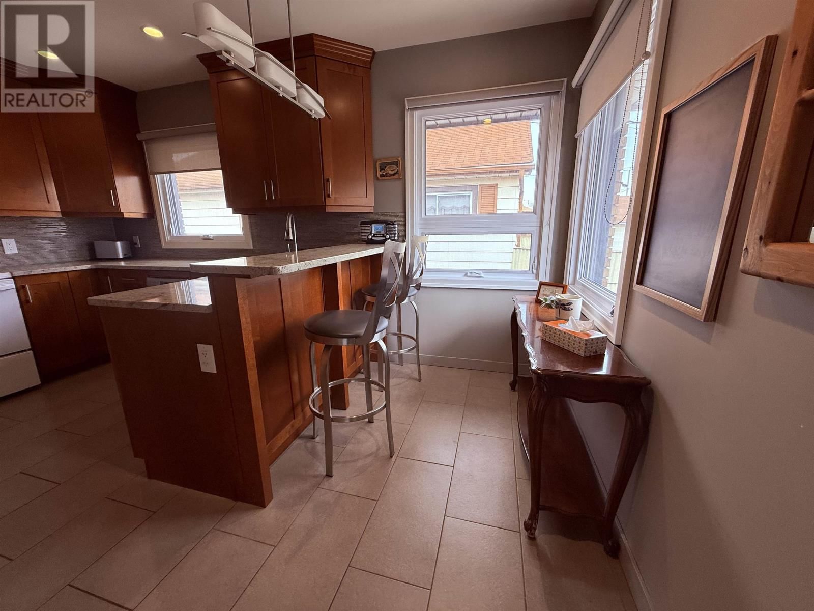 2214 ARTHUR ST Image 9