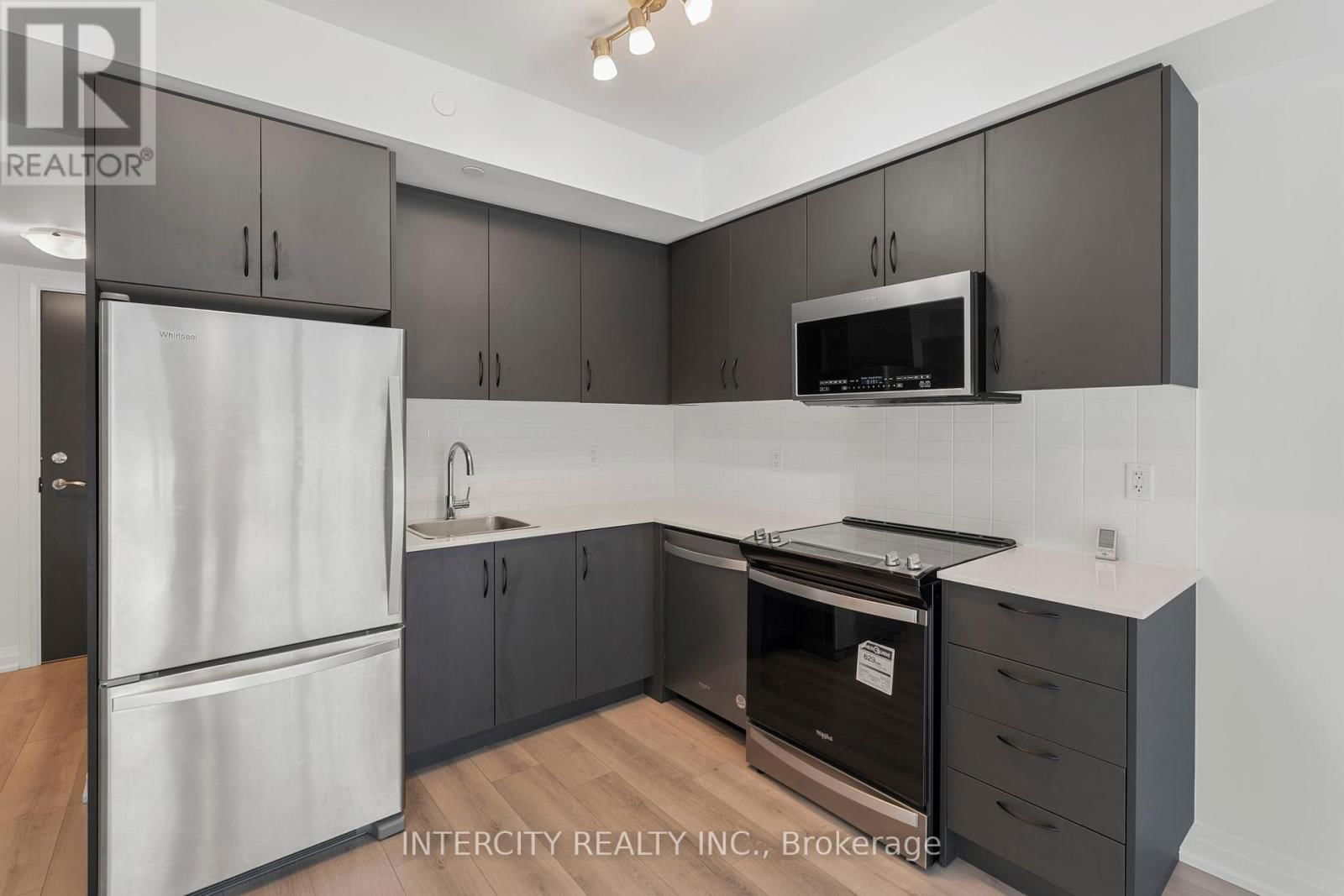 131 - 85 ATTMAR DRIVE Image 11