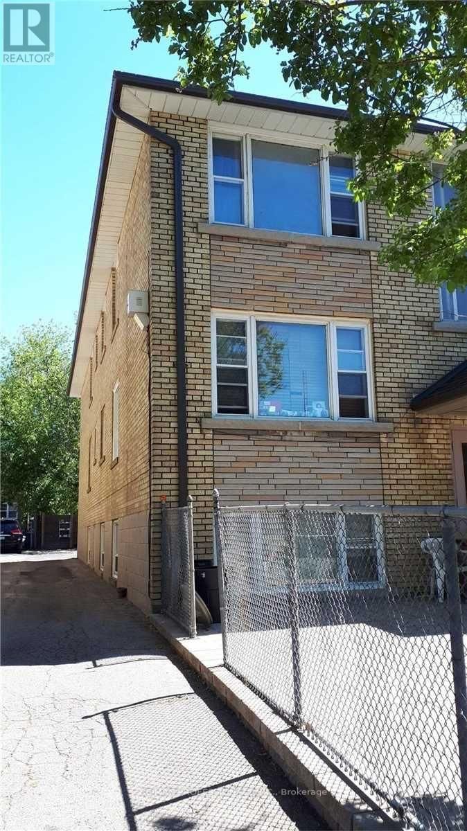 6 - 83 ALBERT AVENUE Image 2