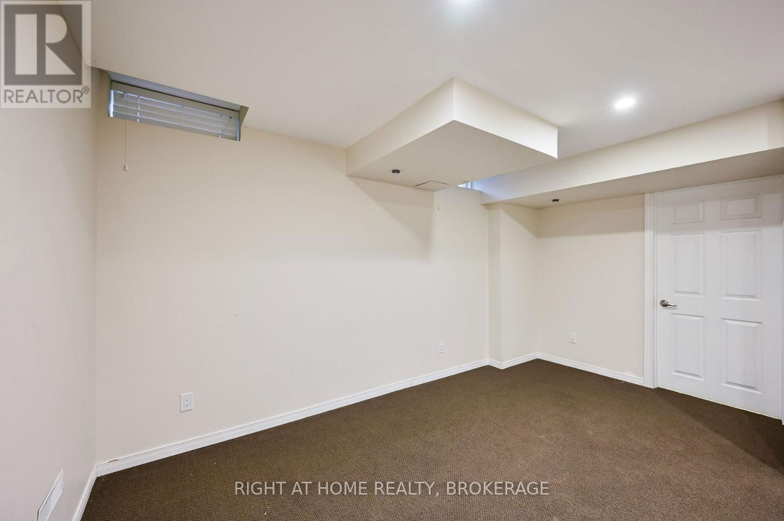 842 LUXTON DRIVE Image 31