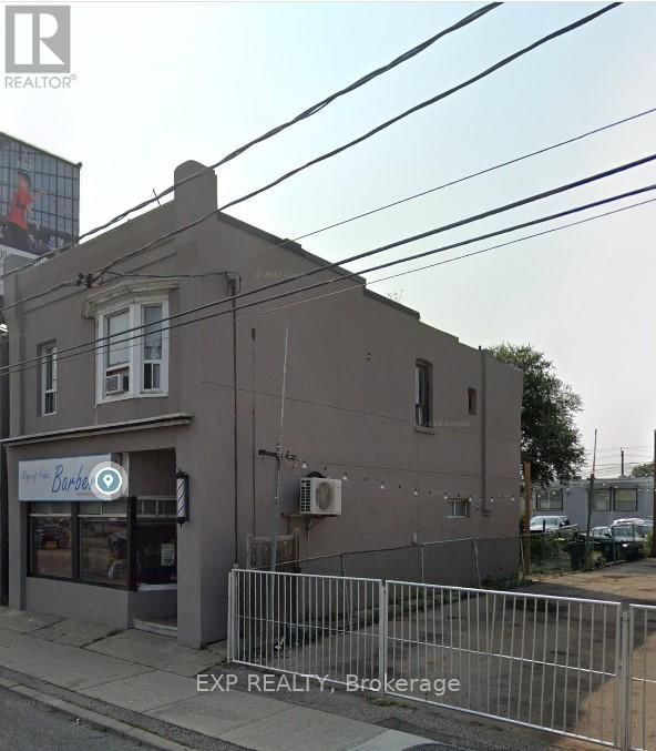 2455 ST CLAIR AVENUE W Image 2