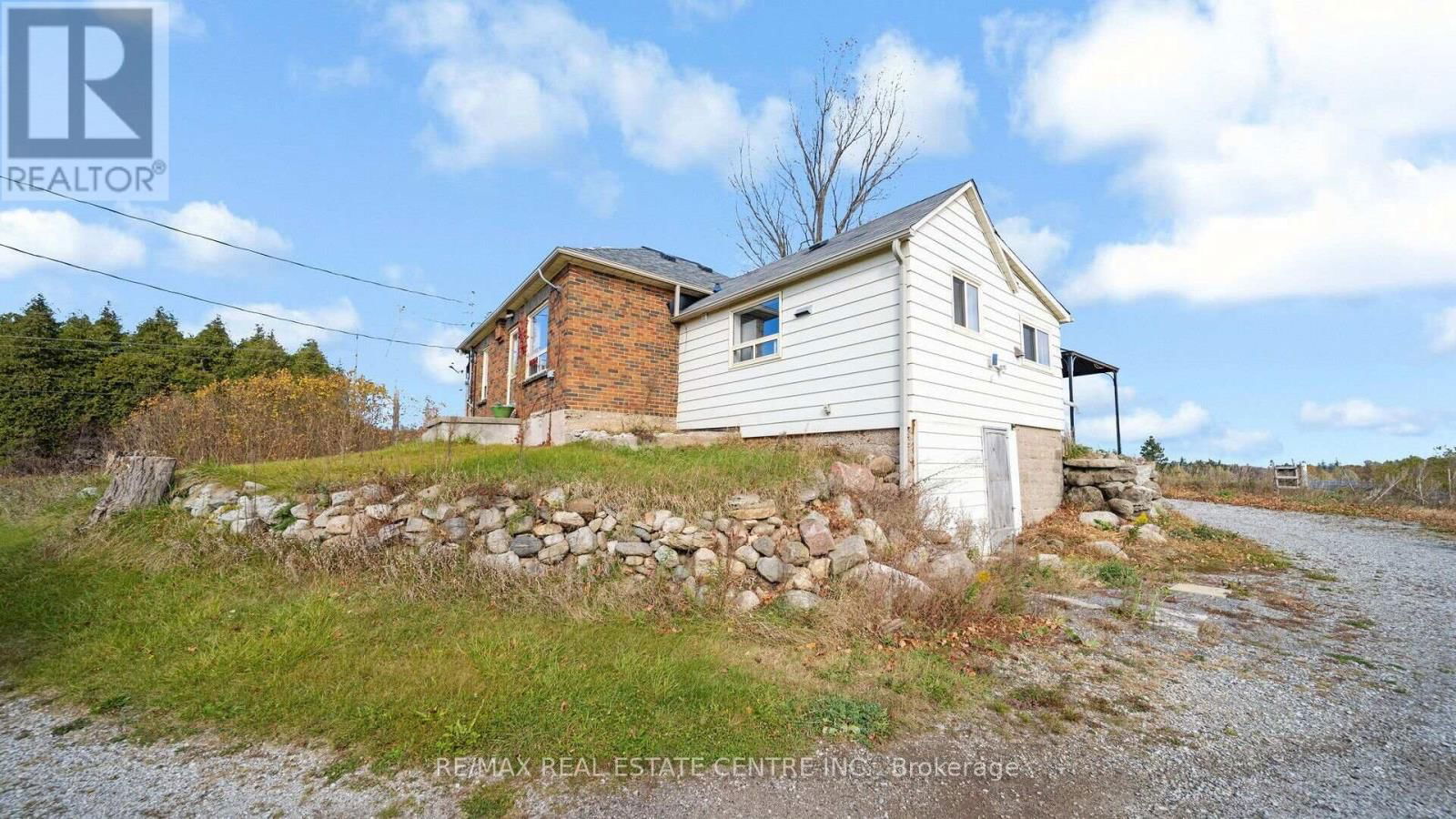 11648 HWY 7 HALTON HILL Image 37