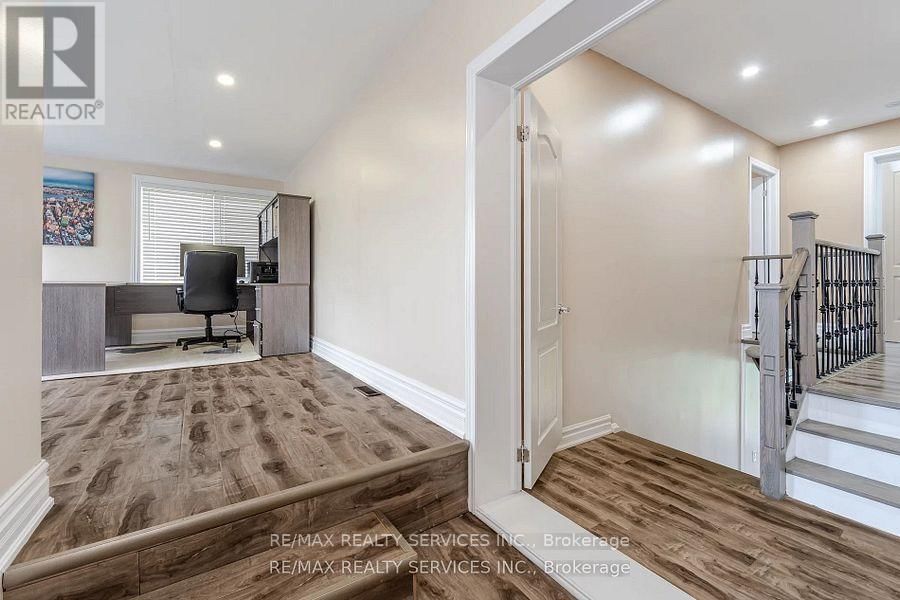 15075 HUMBERSTATION ROAD Image 19