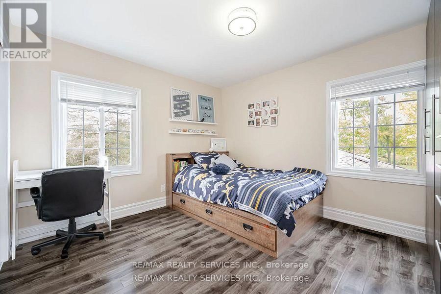 15075 HUMBERSTATION ROAD Image 26