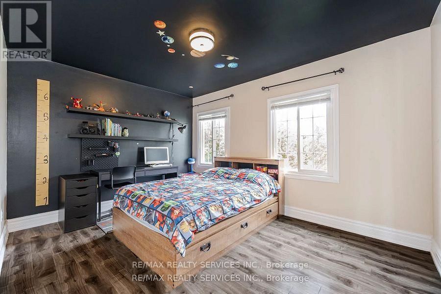 15075 HUMBERSTATION ROAD Image 27