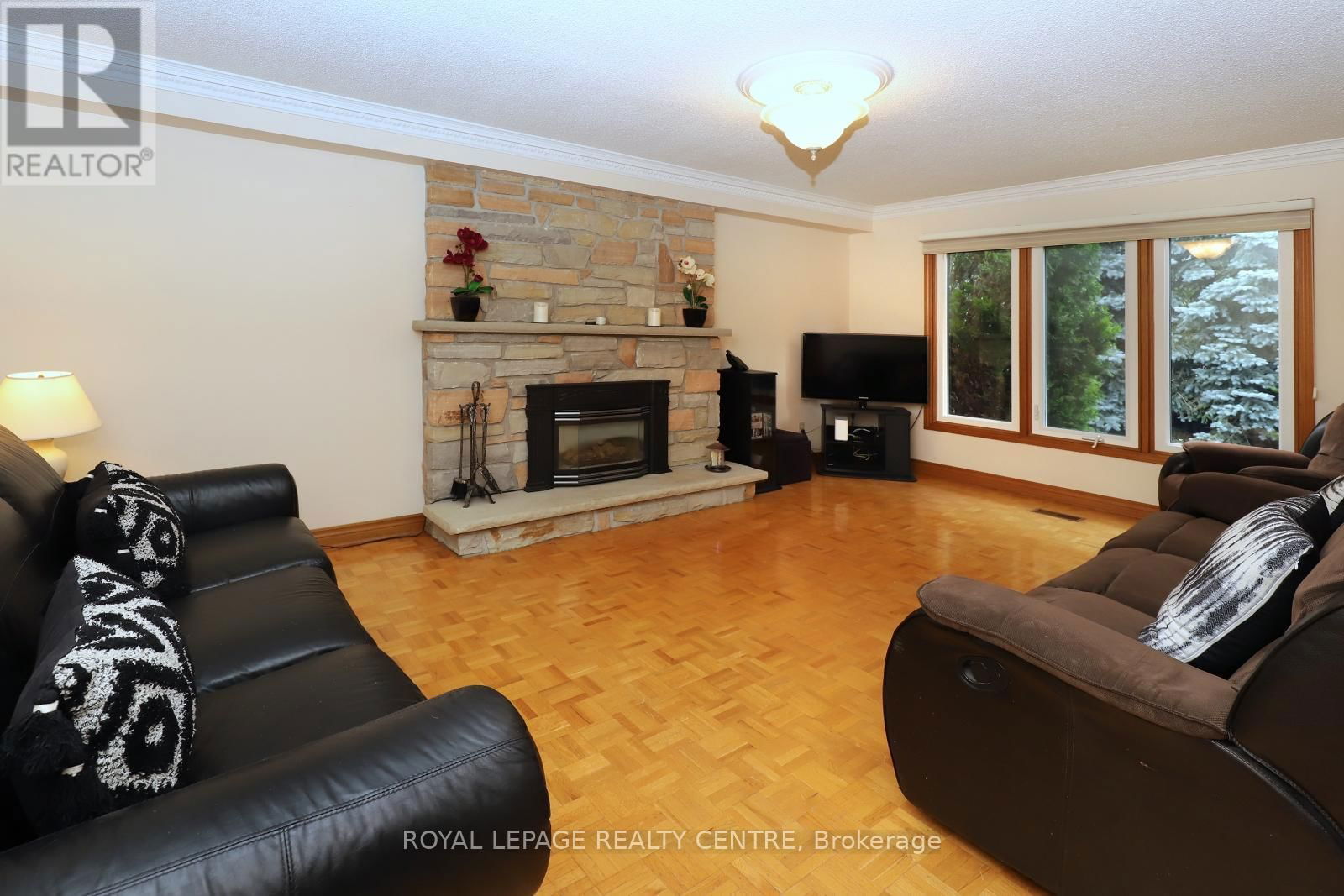 4229 CAPILANO COURT Image 16