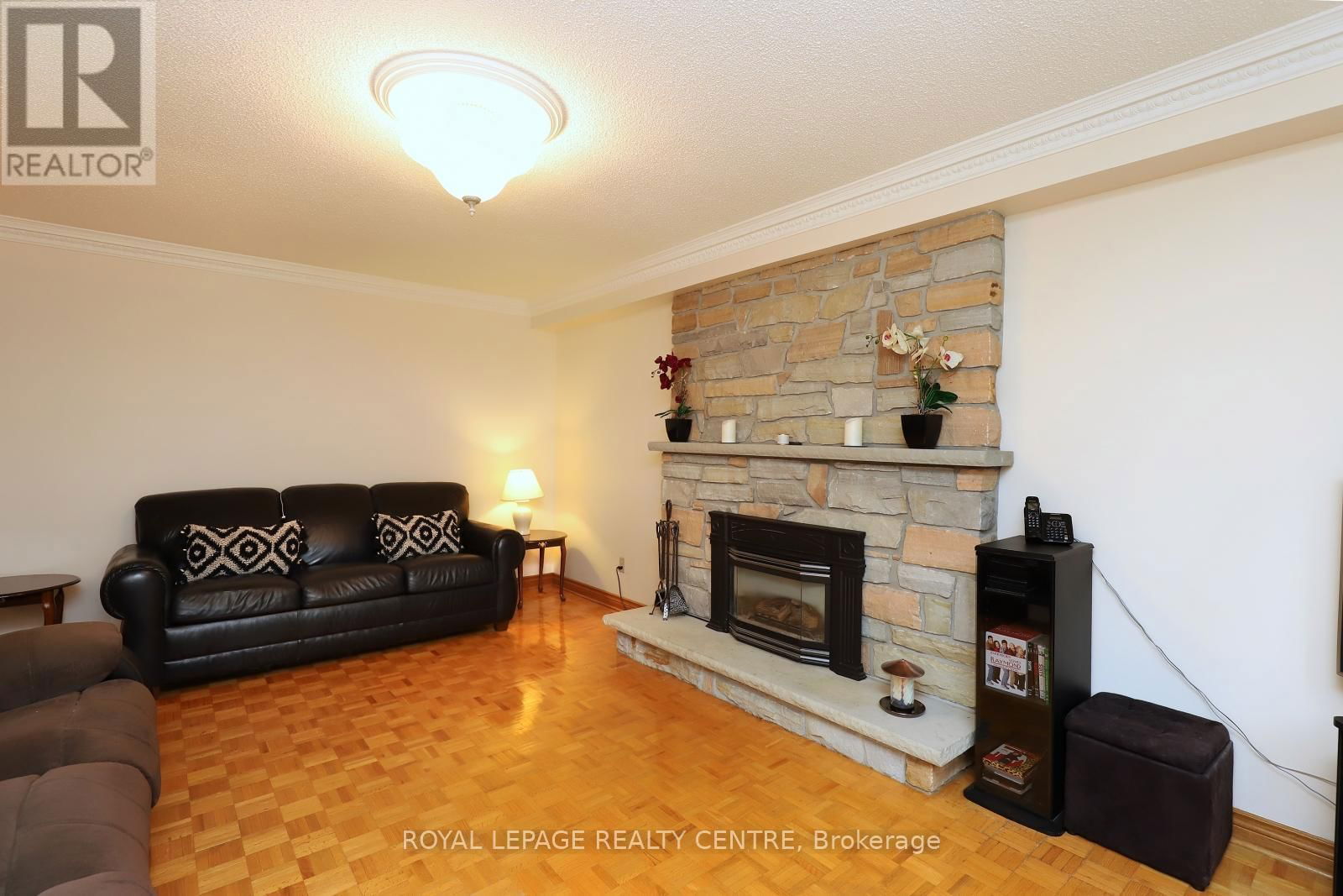 4229 CAPILANO COURT Image 18