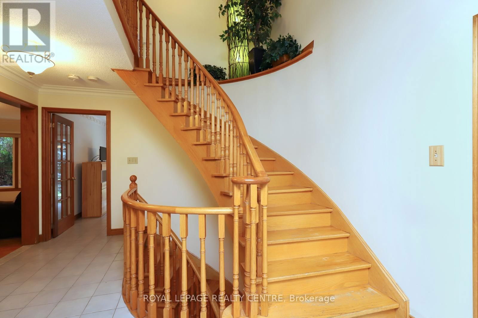 4229 CAPILANO COURT Image 32