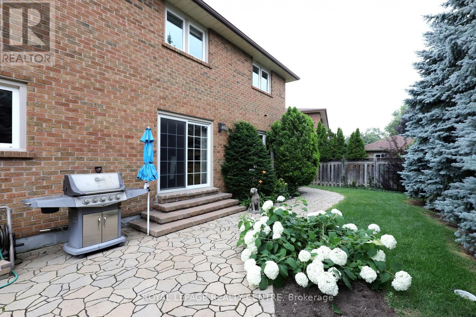 4229 CAPILANO COURT Image 38