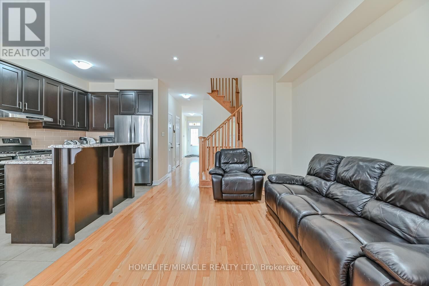 105 SKY HARBOUR DRIVE Image 4