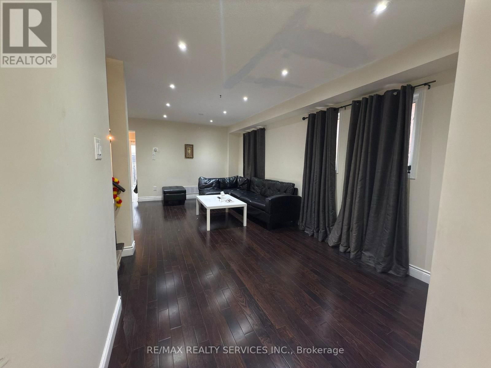 81 BOTAVIA DOWNS DRIVE Image 4