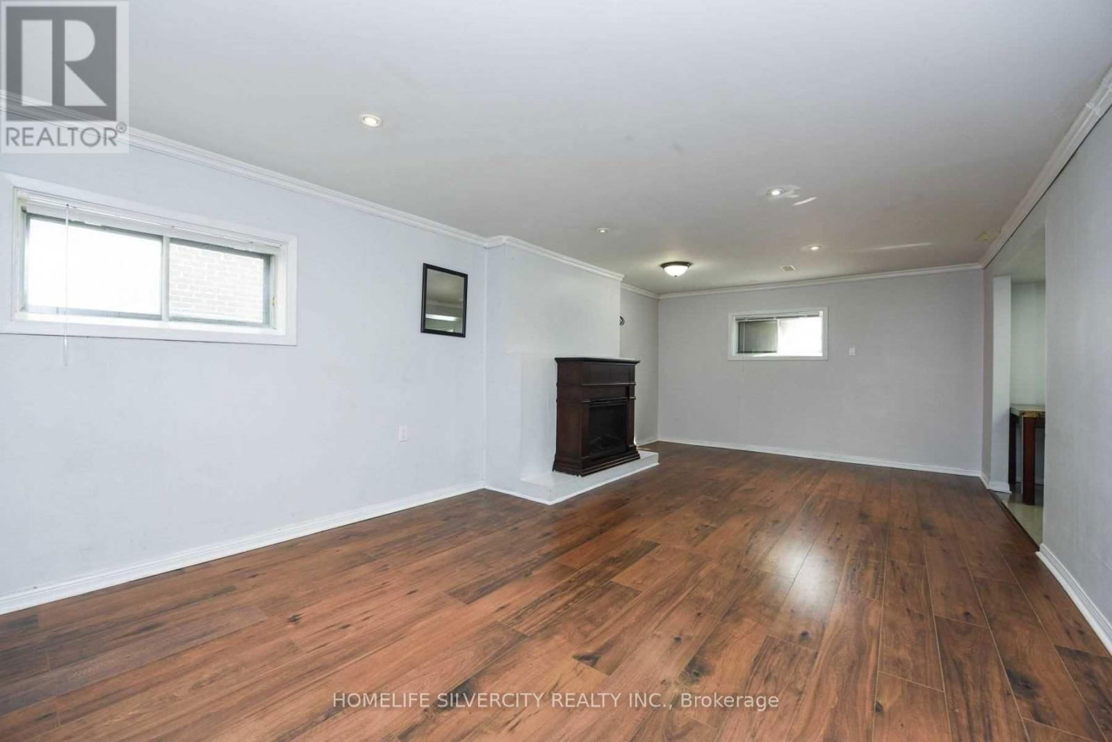 300 ROYAL SALISBURY WAY Image 1