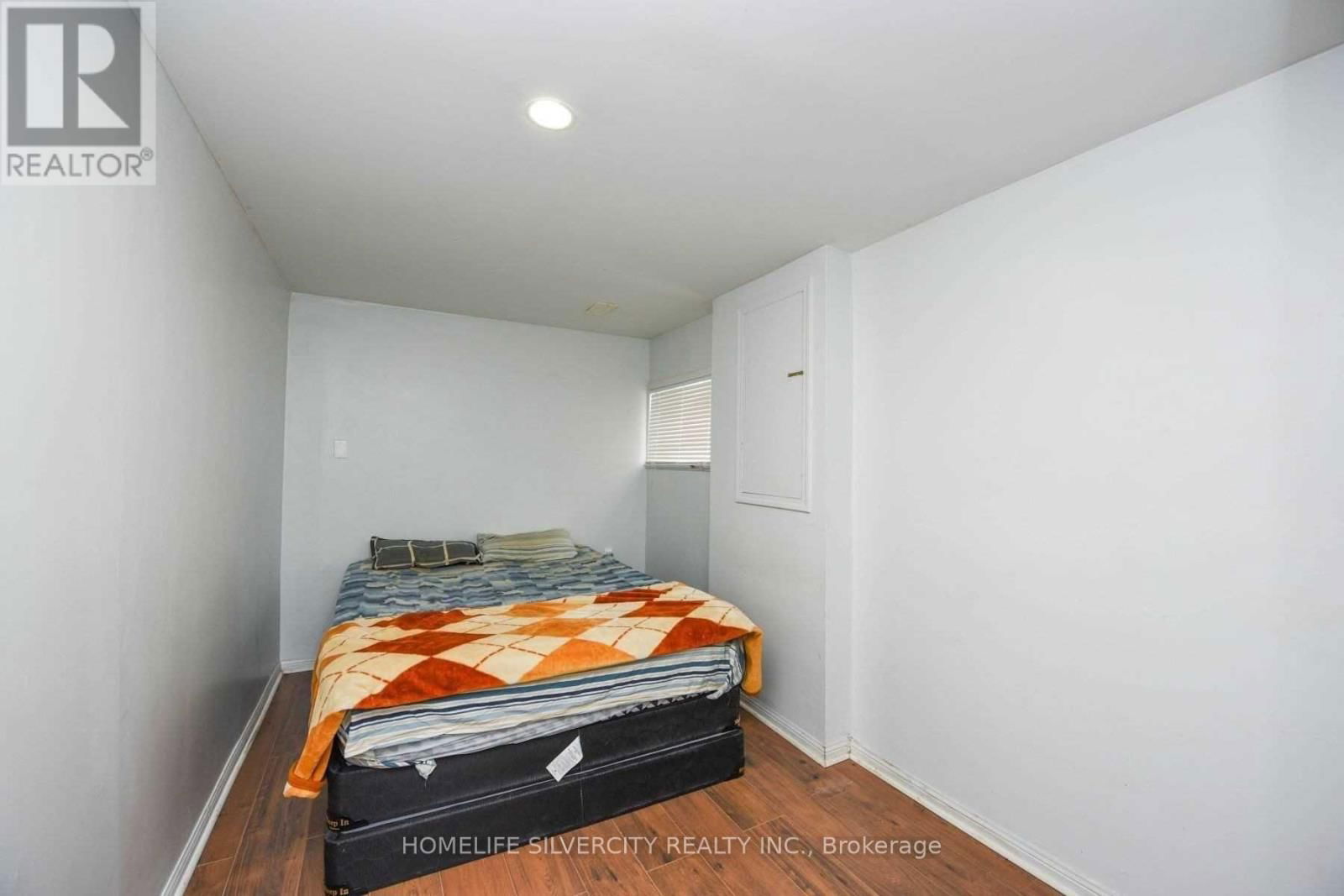 300 ROYAL SALISBURY WAY Image 6