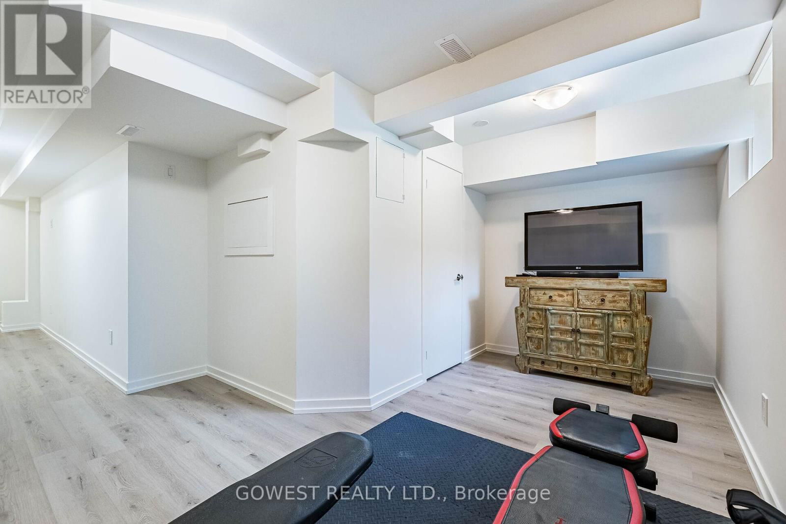 396 BELCOURT COMMON Image 33