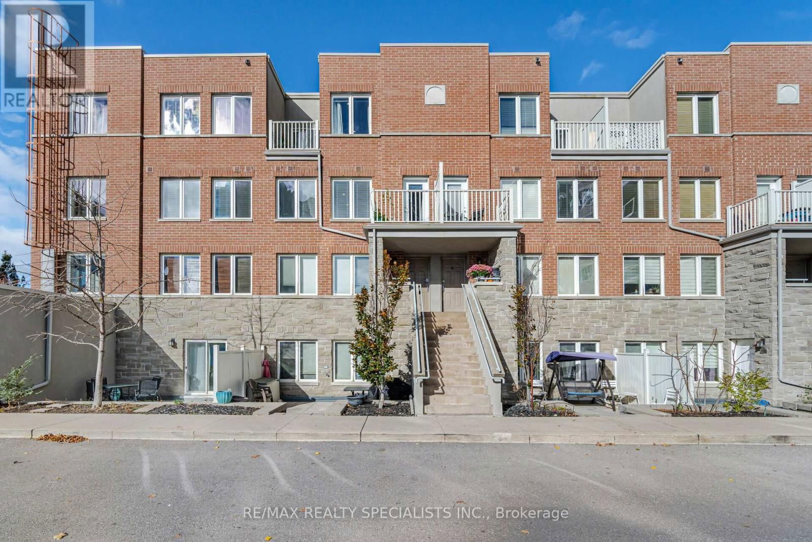 212 - 5 RICHGROVE DRIVE Image 1