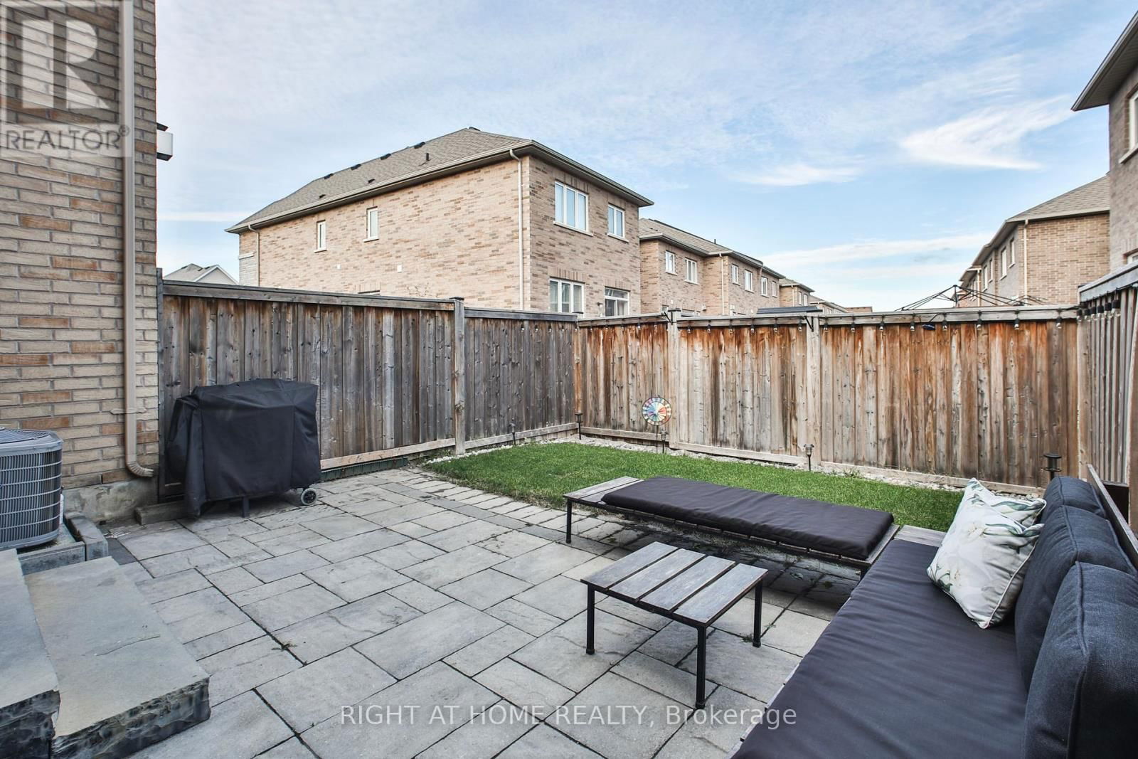 37 IVOR CRESCENT Image 40