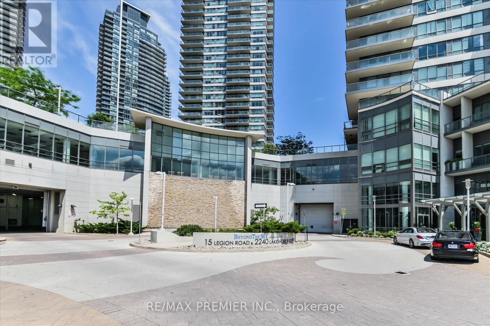 405 - 2240 LAKESHORE BOULEVARD W Image 3